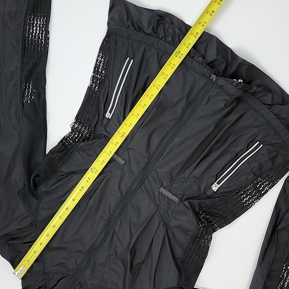 Lululemon Run Wild Zip Up Jacket Black Lightweight Mesh Panels Back Size 6 - Picture 15 of 16